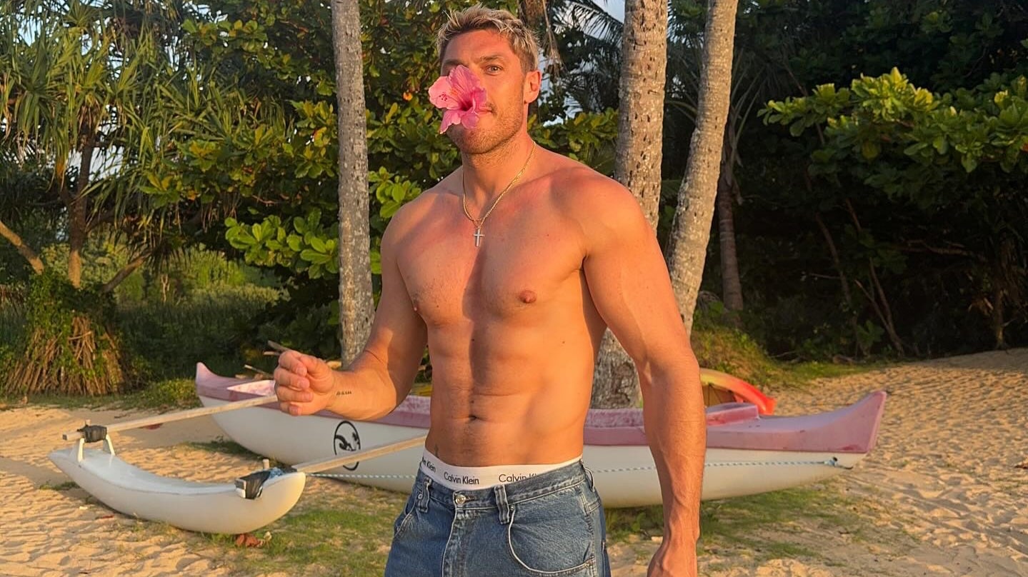 Surf's Up for Chris Appleton and his Latest Thirst Trap